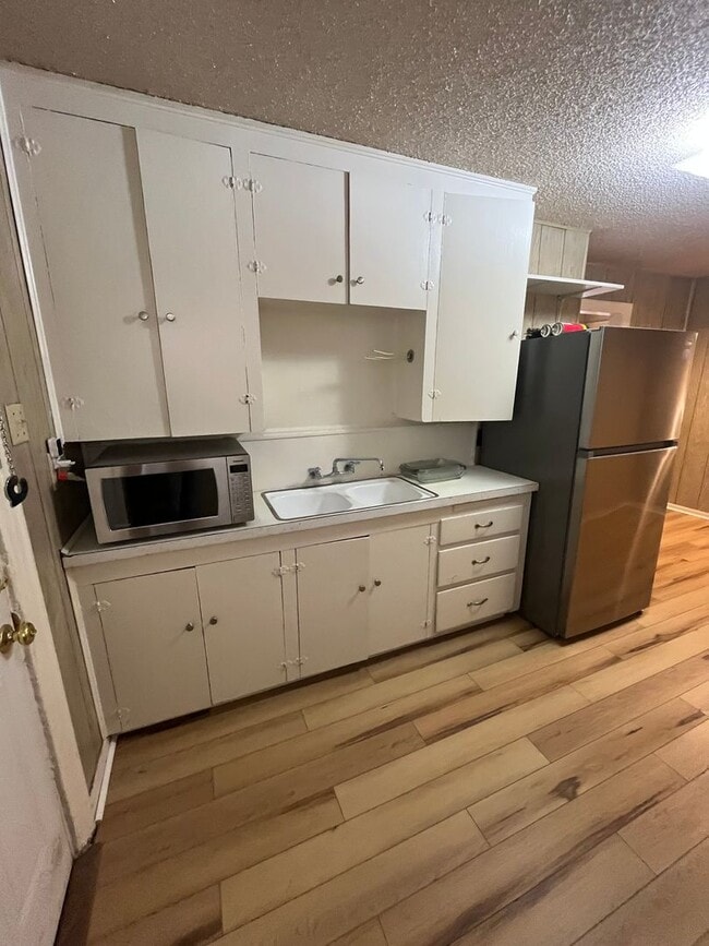 Building Photo - 3158 S 6th St