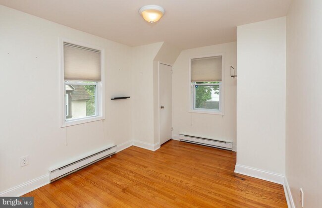 Building Photo - 240 Henley Rd