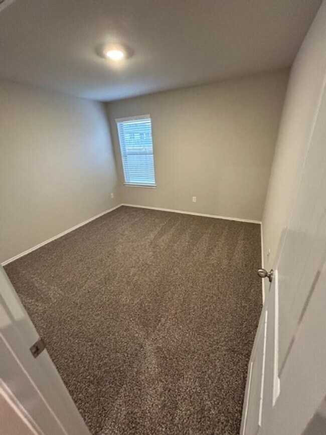 Building Photo - 4 Bedroom House in Rockbridge