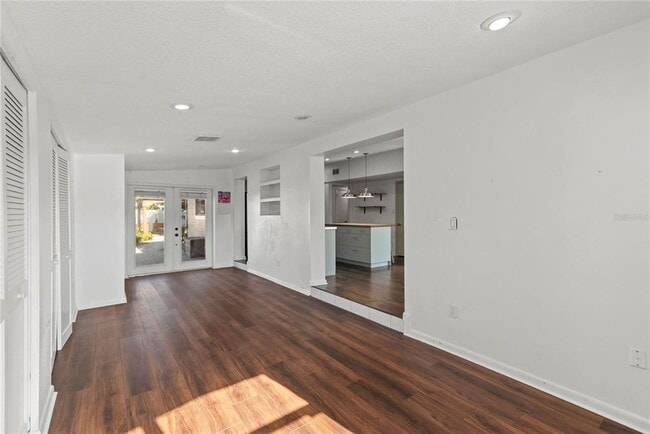 Building Photo - 2407 S Lois Ave