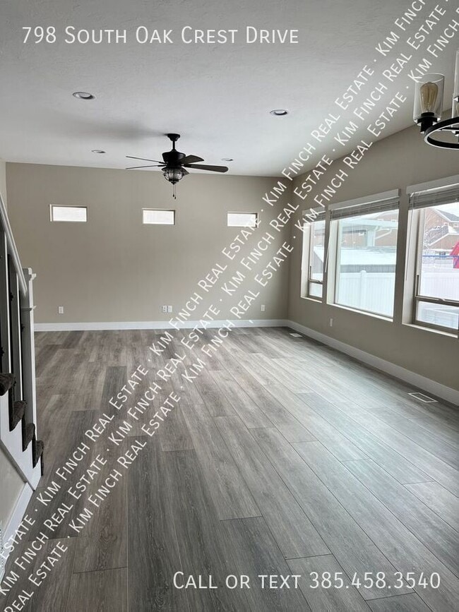 Building Photo - 798 S Oak Crest Dr