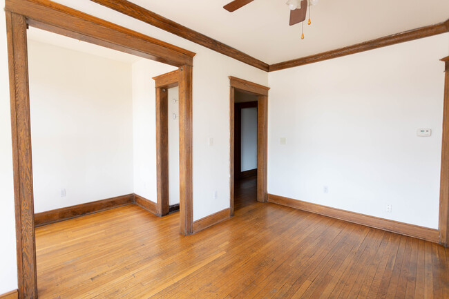 Building Photo - 324 Hendrie St