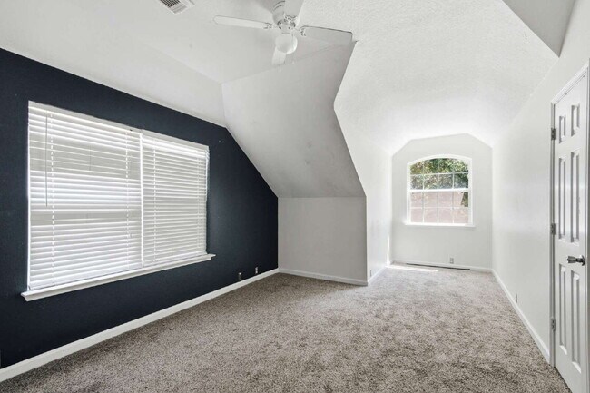 Building Photo - 11602 Canyon Mills Dr