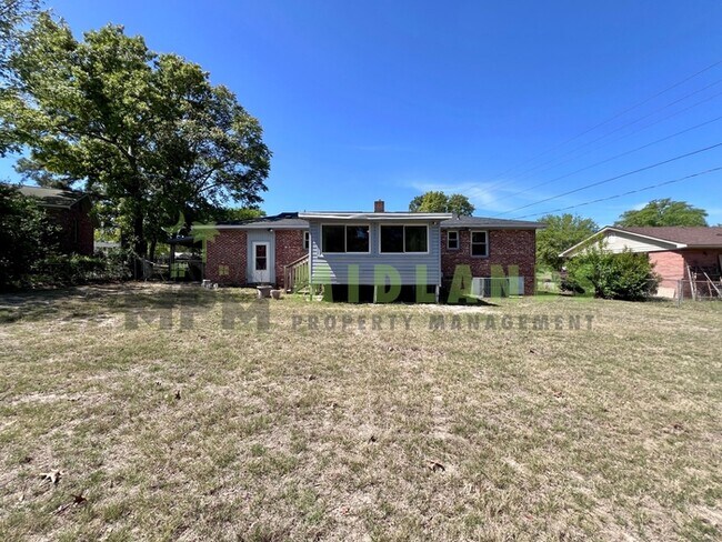 Building Photo - 3836 Davies Dr