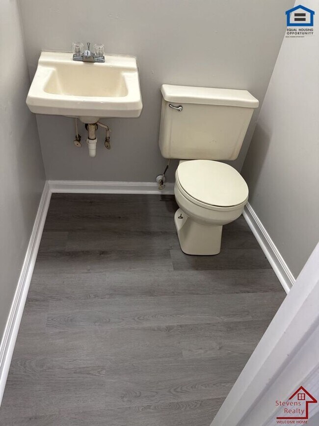 Building Photo - 1702 Olive St