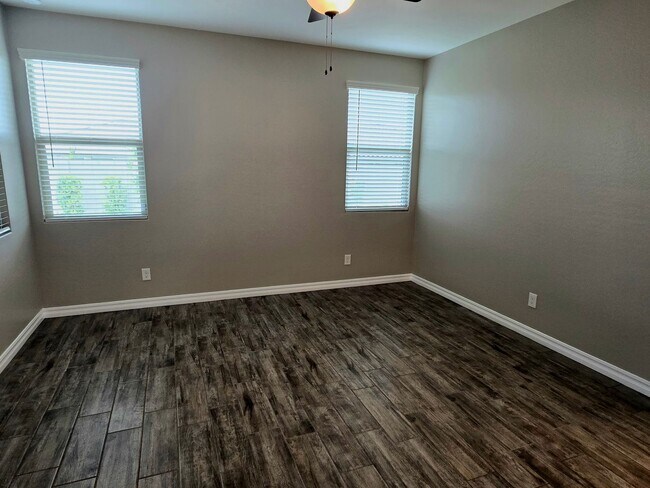 Building Photo - UPGRADED LIKE-NEW 3-BEDROOM WITH COMMUNITY POOL