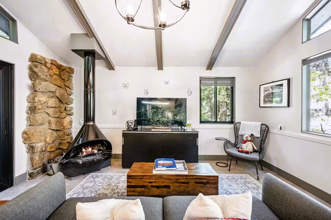 Building Photo - 1237 CO-103