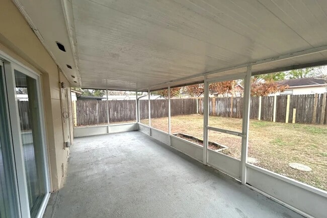 Building Photo - 110 Circle Hill Dr