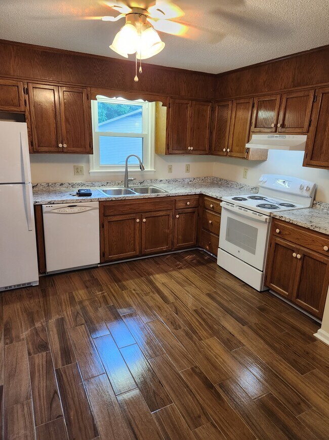 Building Photo - 1860 Lowe St