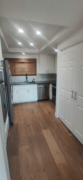 Building Photo - 745 Main St