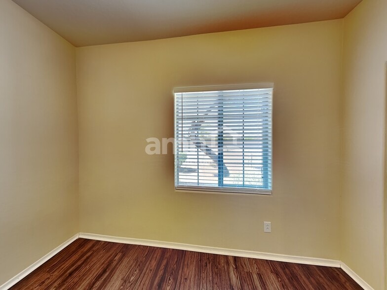 Building Photo - 683 S 221st Dr