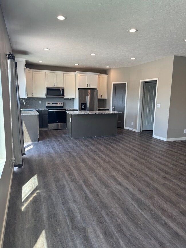 Building Photo - Spacious 4-Bedroom Townhome in Norris Scho...