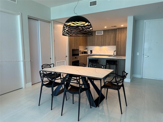 Building Photo - 17550 Collins Ave