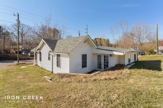 Building Photo - Charming 3-Bedroom Home in Woodfin