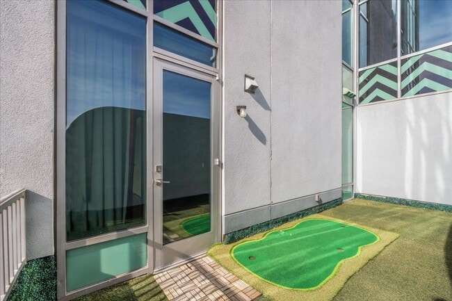 Building Photo - 360 E Desert Inn Rd