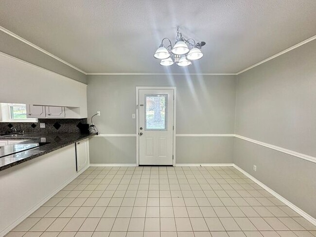 Building Photo - Beautiful 4 Bedroom 2 Bathroom home in Tyler!