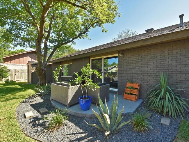 Building Photo - 5320 Presidio Rd