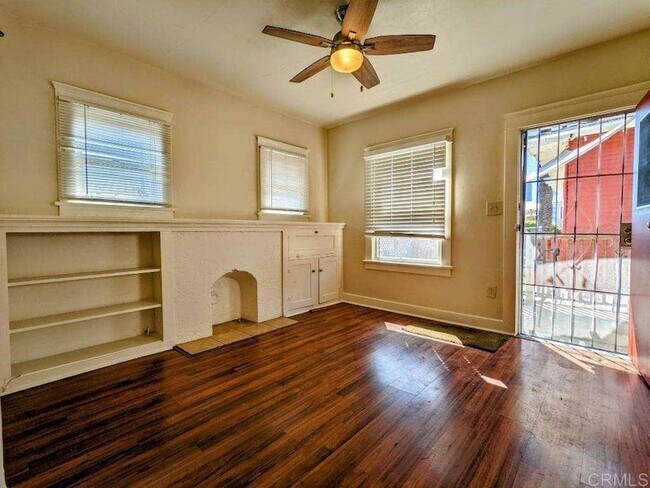 Building Photo - 517 24th St