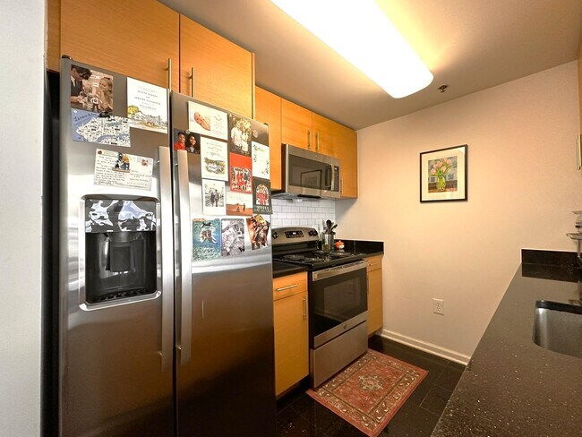 Building Photo - 102 Christopher Columbus Dr