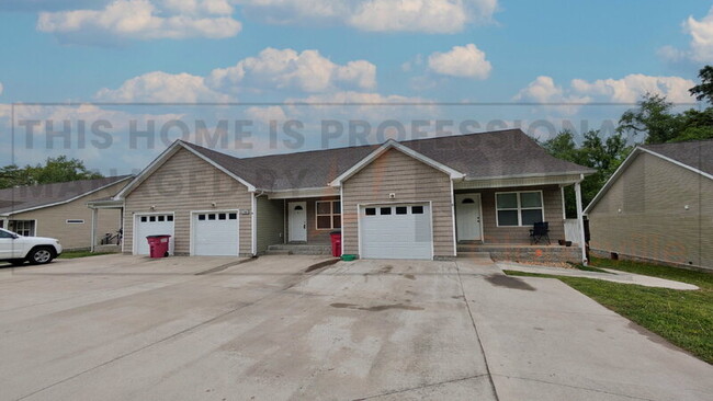 Building Photo - 1705 Evans Rd