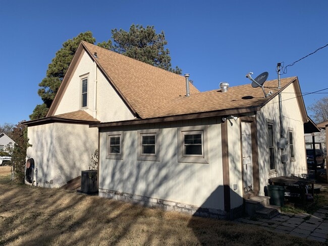 Building Photo - 1502 5th St