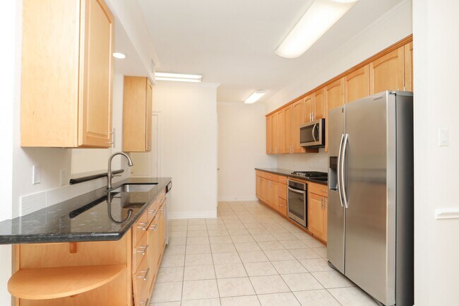 Building Photo - 7499 Brompton St