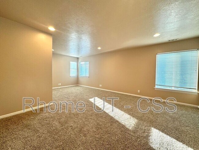 Building Photo - 723 Sandy Point Dr