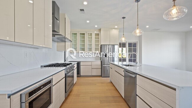 Building Photo - 2024 Construction - Modern 4 bedroom home in Downtown Memphis!!