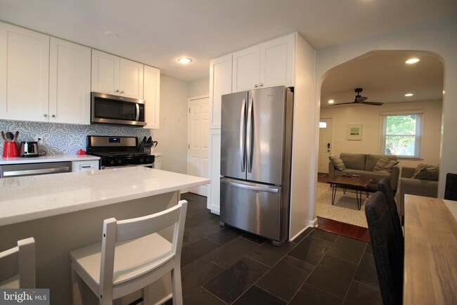 Building Photo - 909 Bashford Ln