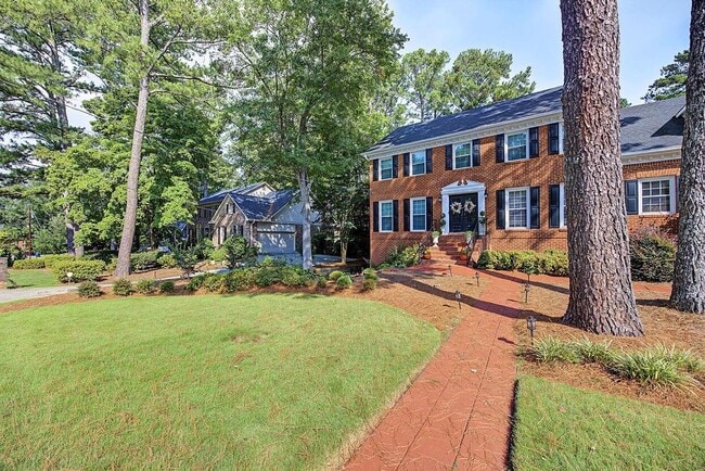 Building Photo - 2132 Dunwoody Glen