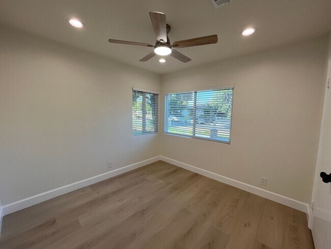 Building Photo - Upgraded + freshly prepped 3+2.5 in Granad...