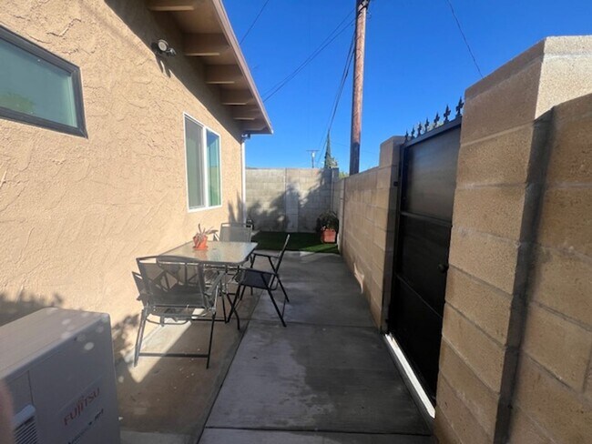 Building Photo - Beautiful, Single ADU located in Reseda! Ready for Move-In!