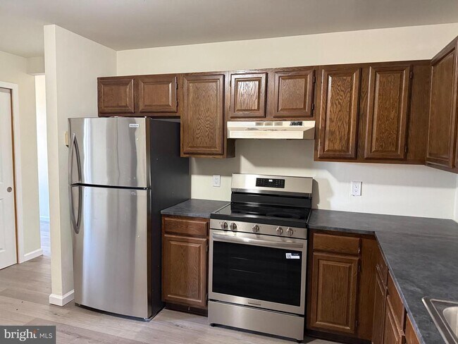 Building Photo - 21 N Main St