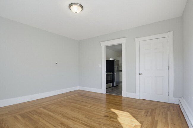 Building Photo - 56 1/2 Fruit St