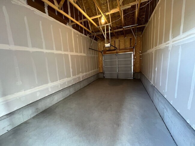 Building Photo - Brand New Home in Mosaic