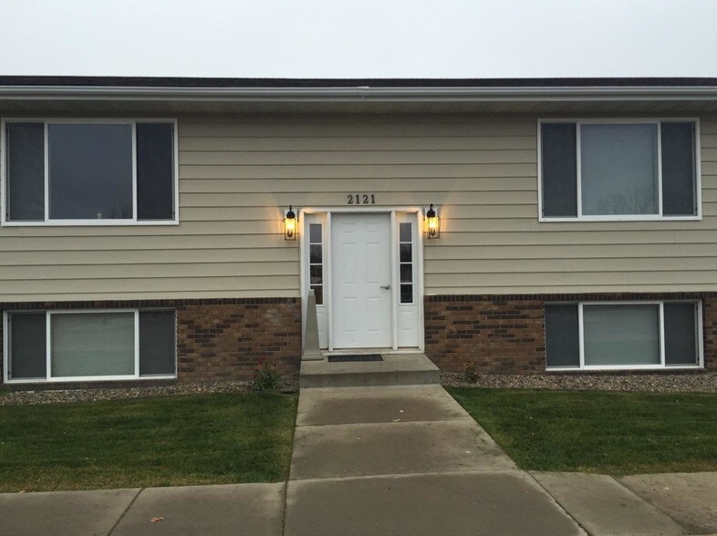 Building Photo - 2067 Sunflower Ln