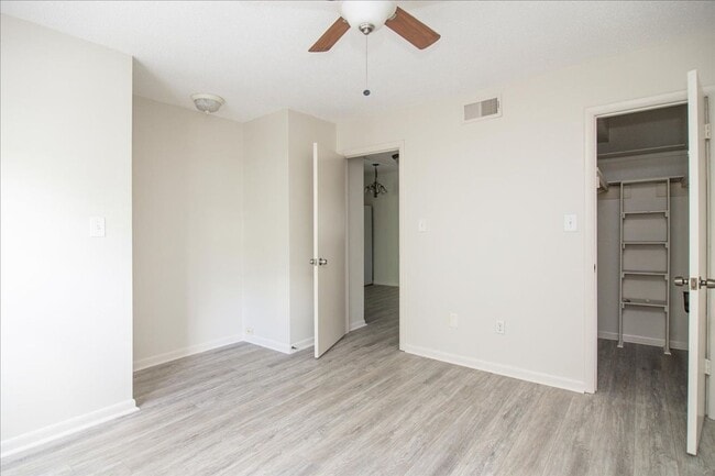 Building Photo - Newly Updated 1/1 Condo 1 Mile From Downtown Decatur!