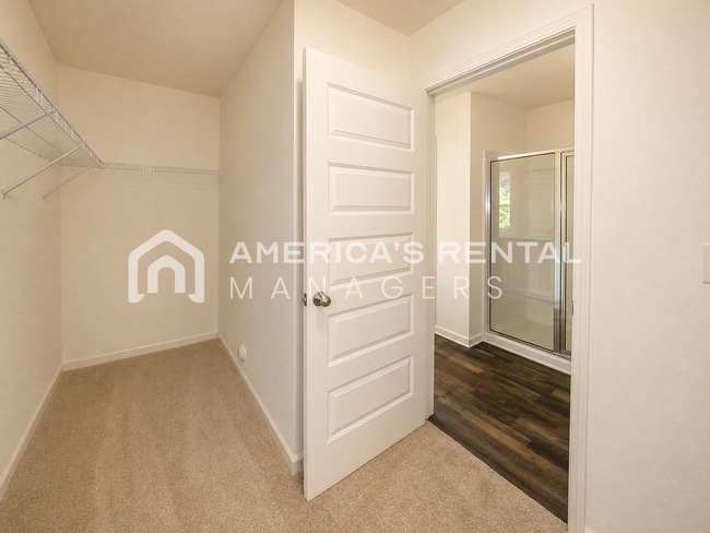 Building Photo - 309 Oakmont Cir
