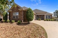 Building Photo - 704 Briarcliff Pl