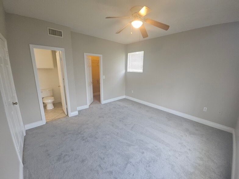 Building Photo - 3726 Palm Desert Ln