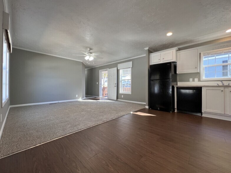 Building Photo - 125 E Sourwood Dr