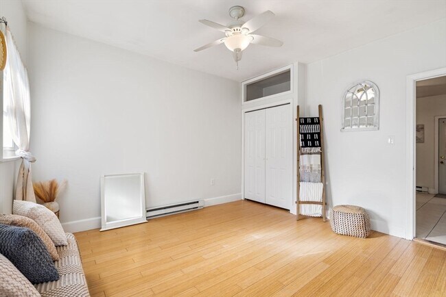 Building Photo - 377 Dorchester St