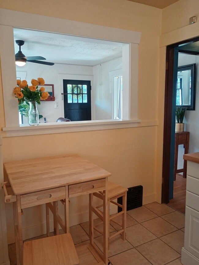 Building Photo - 1209 32nd St