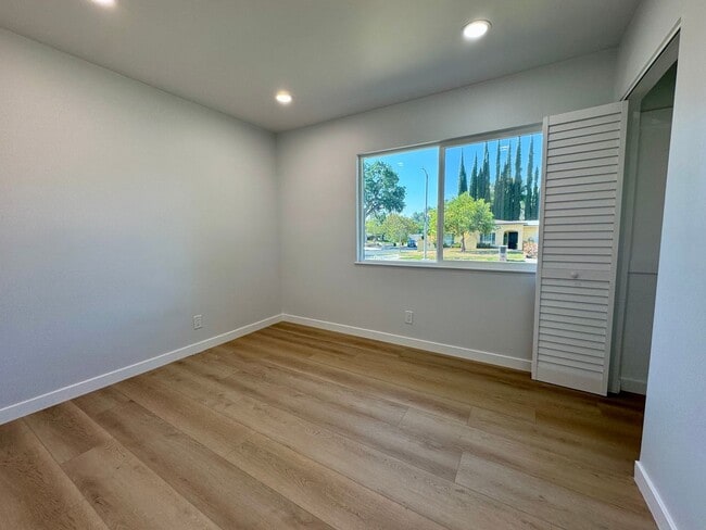 Building Photo - Newly Remodeled Gorgeous Open Floor Plan on a large Corner Lot