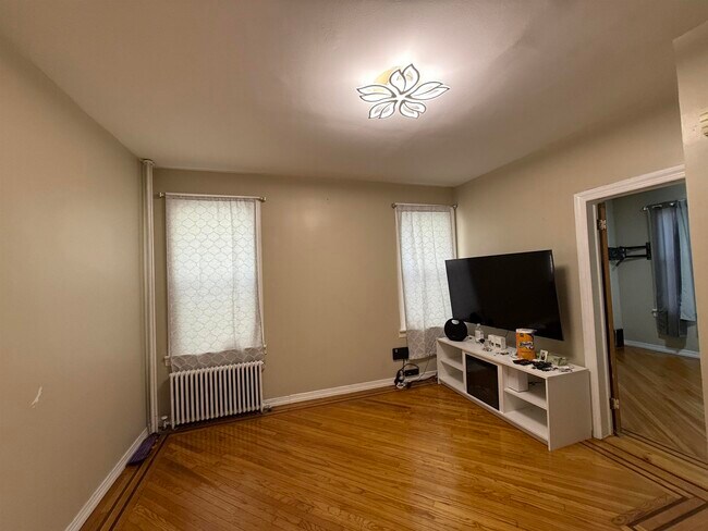 Building Photo - 360 Ege Ave