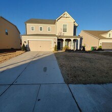 Building Photo - Spacious 4BR/2.5BA Home in Steele Creek