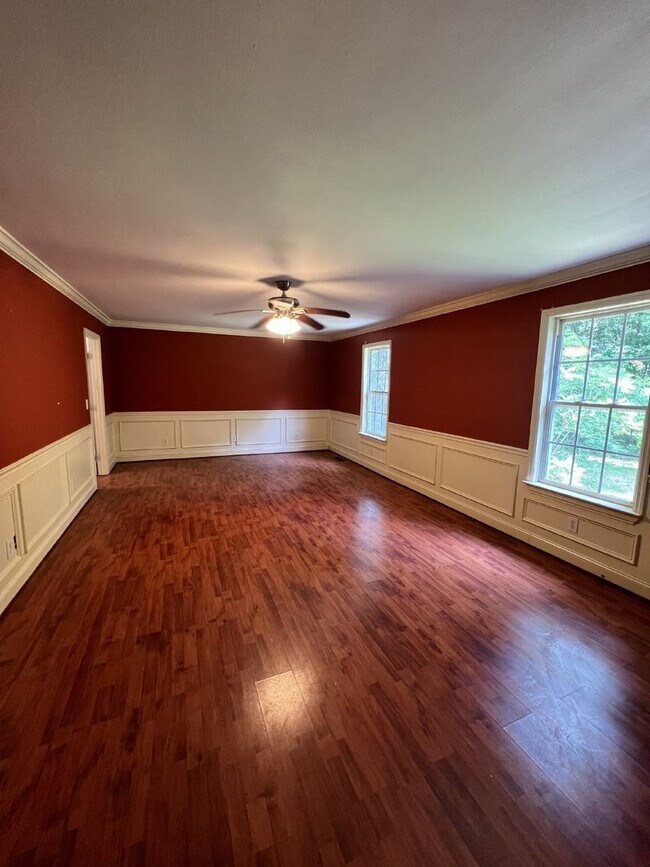 Building Photo - Charming Home in Rock Spring, GA!