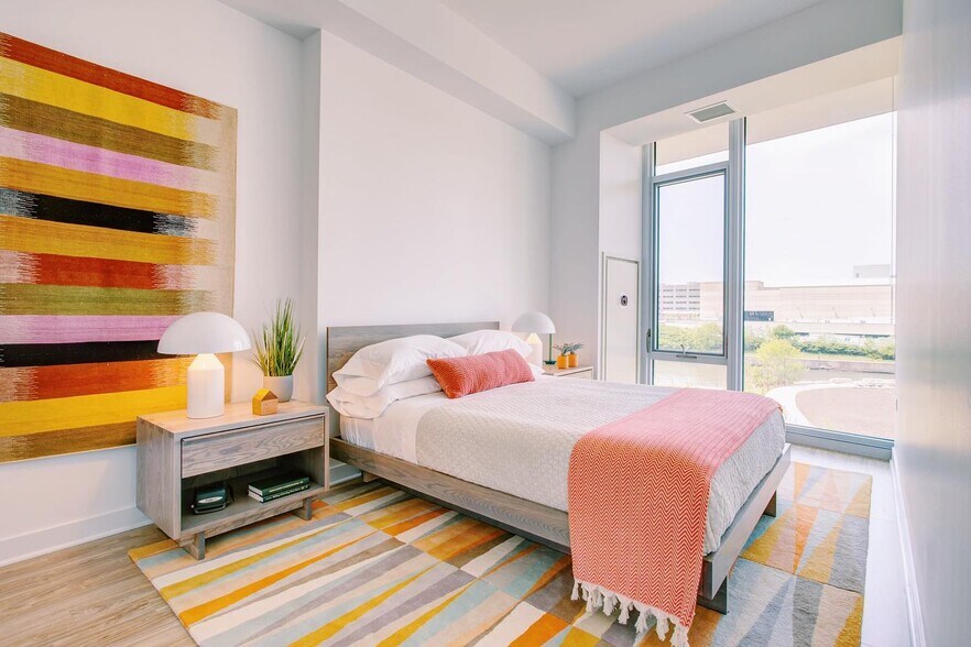 Building Photo - 701 S Wells St