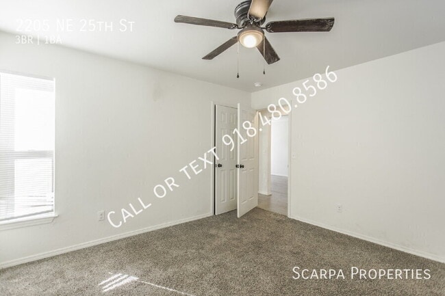 Building Photo - 2205 NE 25th St