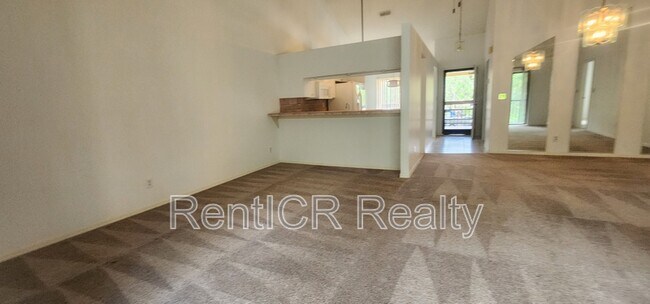 Building Photo - 1801 E Lake Rd S